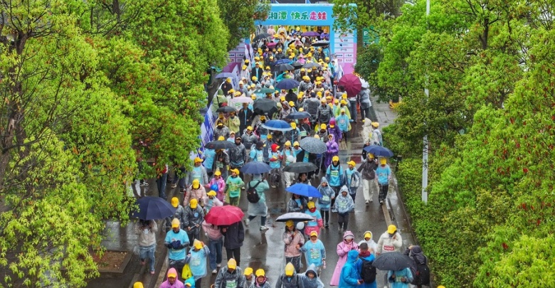 “走娃”首次走進湘潭，無懼風雨，上千...