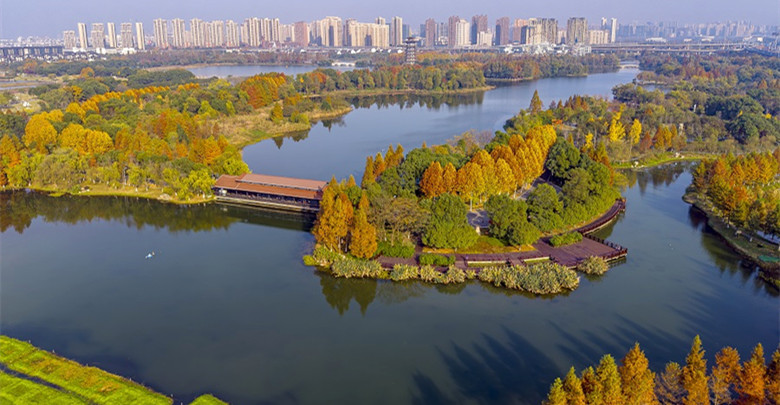 色彩斑斕洋湖美